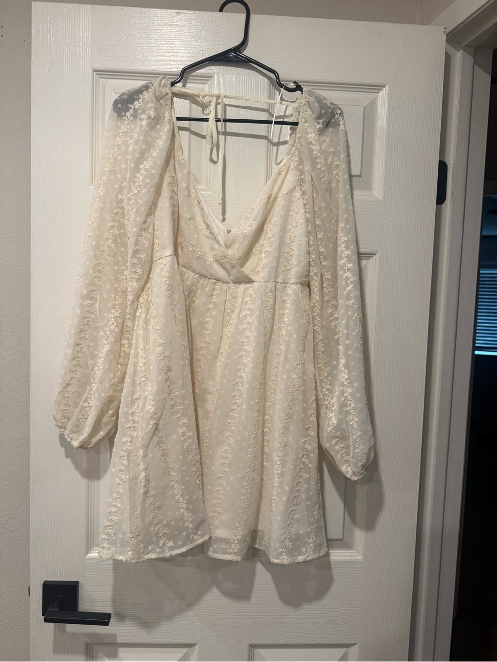 Francesca's Collections Cream Floral Tie-Back Mini Dress
